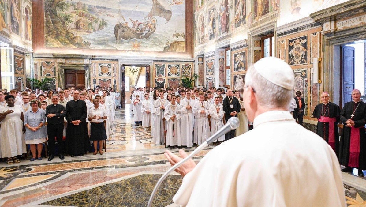 Altar Servers Help the World Encounter Christ, Says Pope Leo XIV